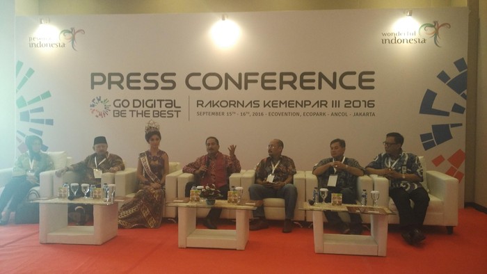 Pantau Turis Nakal, Menpar Akan Gabung Crisis Center dan War Room