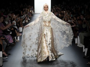 Whulandary dan Laura Muljadi Jadi Model Pemotretan Anniesa Hasibuan di NY