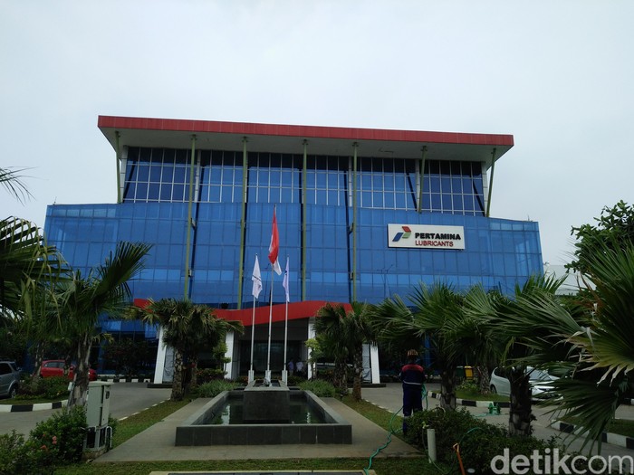 Melihat Pabrik Pelumas Canggih Buatan Indonesia