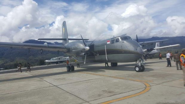 Foto: Pesawat berjenis DHC-4T Turbo Caribou milik Pemda Kabupaten Puncak (Istimewa)