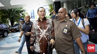 Tommy Soeharto meninggalkan Gedung  KPP Wajib Pajak Besar, Gedung Sudirman, Jakarta CNN Indonesia/Adhi Wicaksono