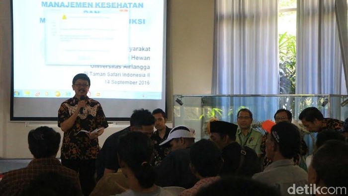 Taman Safari dan Unair Beri Penyuluhan Peternak Sapi Potong