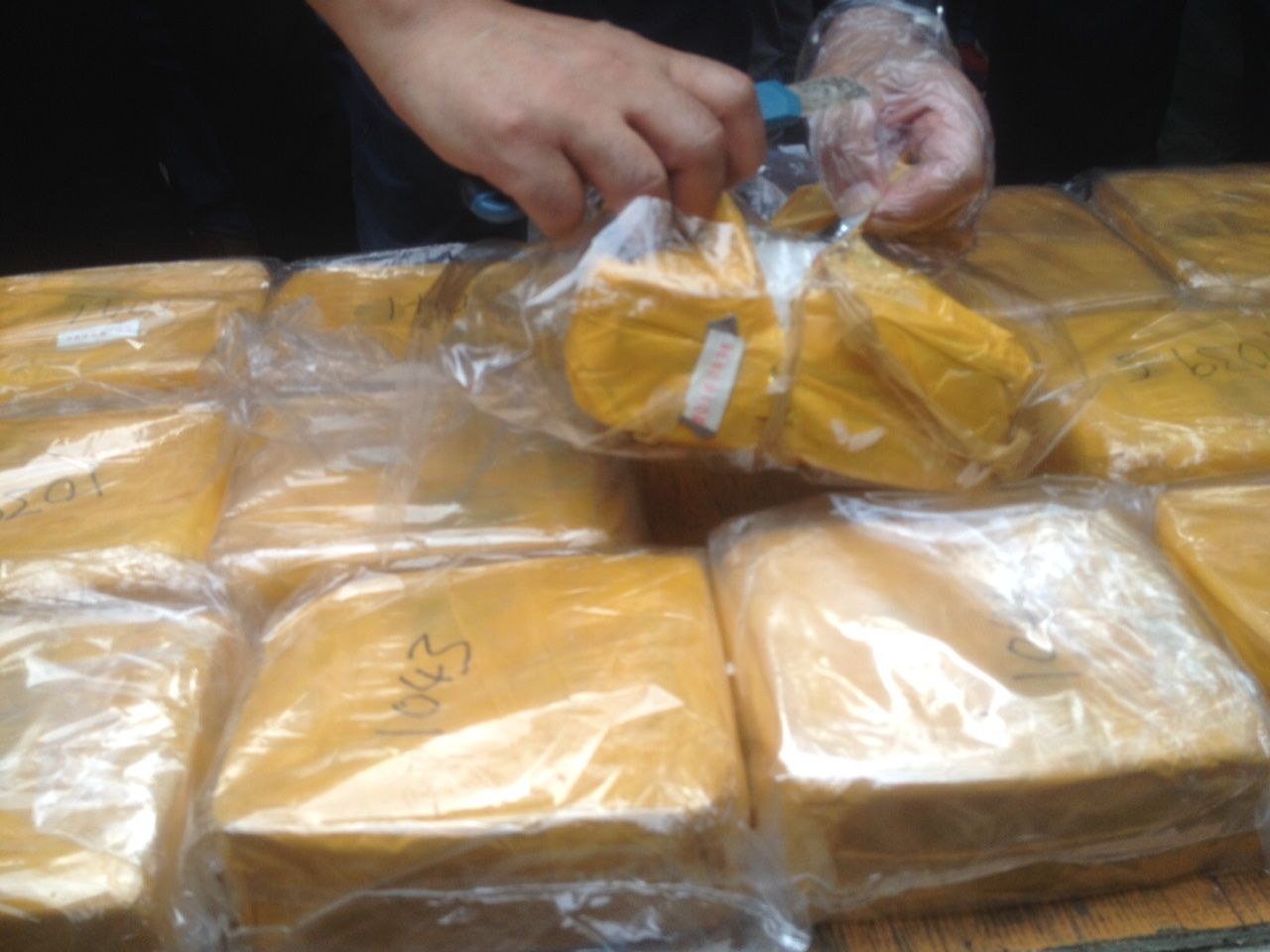 BNN, polisi, dan TNI menyita 18 kg sabu dari 2 tersangka