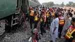 Dua Kereta Bertabrakan di Pakistan