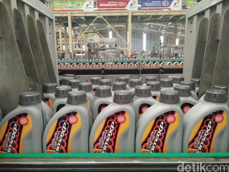 Melihat Pabrik Pelumas Canggih Buatan Indonesia