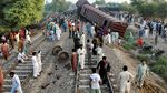 Dua Kereta Bertabrakan di Pakistan
