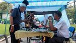 Pasar Loak di Negeri Seribu Satu Larangan