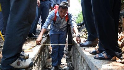 Pelajar Purwakarta Praktek Menghitung Pembangunan Jalan