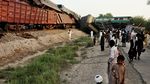 Dua Kereta Bertabrakan di Pakistan