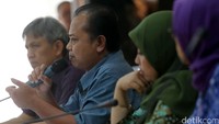 Ketua KPUD DKI, Sumarno mengatakan, calon petahana gubernur dan wakil DKI Jakarta wajib menyertakan surat cuti ketika pendaftaran, jika tidak, akan ada konsekuensi bagi calon terkait.