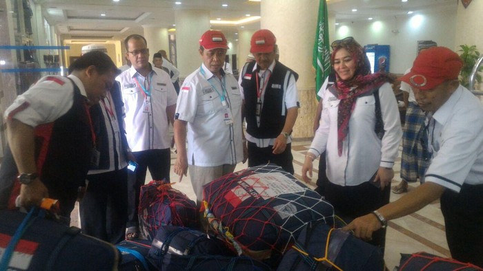 Memastikan Bawaan Jemaah Tak Kelebihan Beban dan Berisi Zamzam