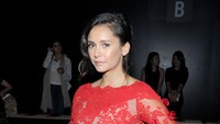 Detail menerawang membuatnya terlihat sangat seksi. Craig Barritt/Getty Images/detikFoto.