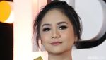 Golden Girls! Gita Gutawa Tampil Serba Kuning