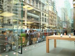 Euforia Pemilik Pertama iPhone 7