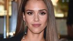 Gaya Jessica Alba di New York Fashion Week