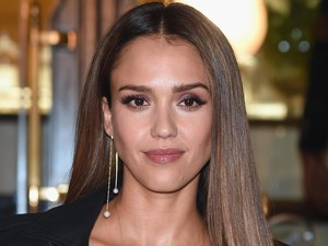 Hanya Mau Dandan 20 Menit, Ini 2 Produk Andalan Jessica Alba
