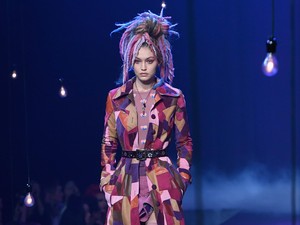 Tampilkan Model Berambut Gimbal di NYFW, Marc Jacobs Tuai Kontroversi