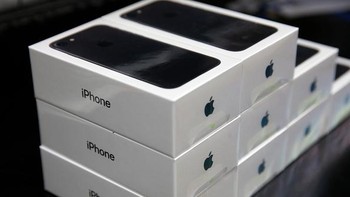 Boks kemasan iPhone 7 yang siap diserahkan ke konsumen. Foto: Getty Images/Reuters