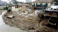 Sebagian bangunan telah rata dengan tanah.