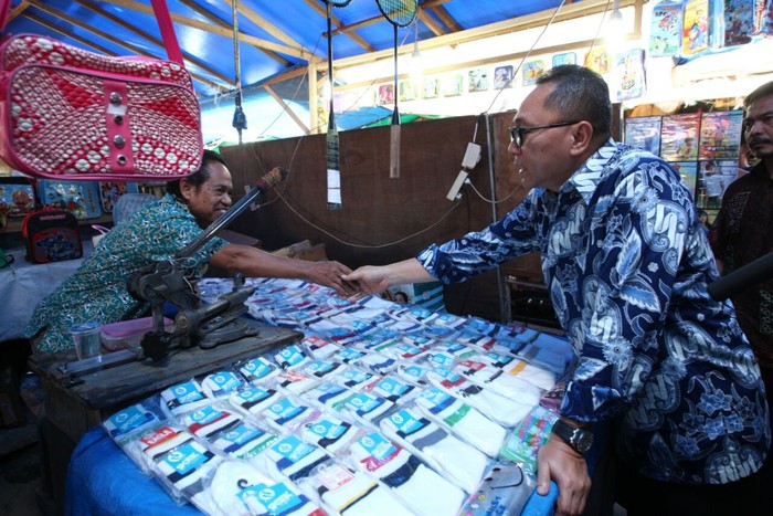 Usai Salat Jumat, Ketua MPR Blusukan ke Pasar Raya Pasi Tujuh Padang