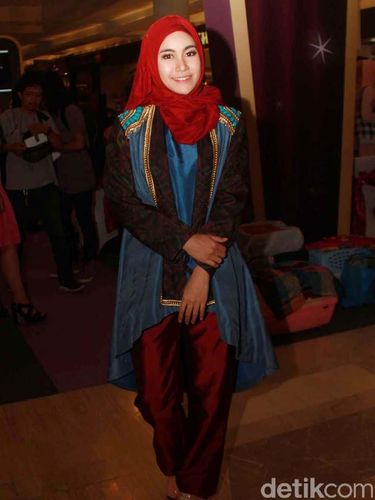 Foto: Pesona 6 Selebriti Indonesia yang Putuskan Berhijab di 2016