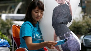 Kalau ini Ayano Tominaga, seorang Apple enthusiast yang cukup terkenal di Jepang. Foto: Getty Images/Reuters