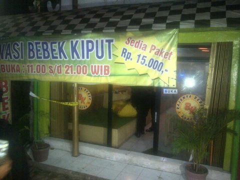 Foto: Polisi mengamankan lokasi (Tri Ispranoto/detikcom)