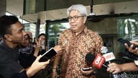 Bambang Gatot Ariyono keluar gedung KPK, Jumat (16/9/2016).