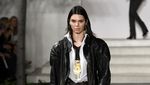 Kendall Jenner Sumringah di New York Fashion Week