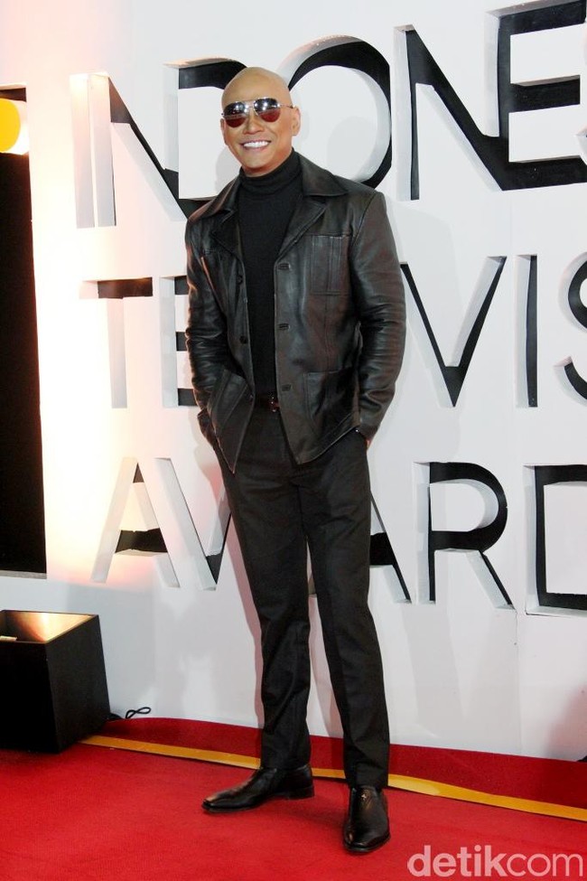 Setelah tak lagi menjadi seorang pesulap, karier Deddy rupanya justru makin sukses dengan menjadi pembawa acaranya. Salah satu acara Deddy Corbuzier yang cukup populer ialah Hitam Putih yang tayang di Trans 7. Foto: Ismail/detikHOT