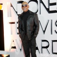 Setelah tak lagi menjadi seorang pesulap, karier Deddy rupanya justru makin sukses dengan menjadi pembawa acaranya. Salah satu acara Deddy Corbuzier yang cukup populer ialah Hitam Putih yang tayang di Trans 7. Foto: Ismail/detikHOT