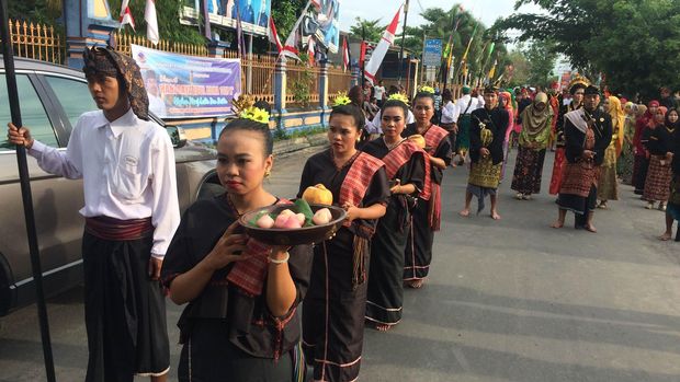 Gadis pembawa seserahan (Masaul/detikTravel)