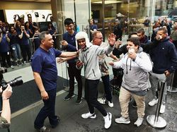 Euforia Pemilik Pertama iPhone 7