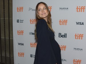 Olivia Wilde Curhat Kejamnya Penumpang Kereta, Tak Beri Duduk Ibu Hamil