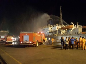 Kapal Terbakar di Tanjung Priok Pengangkut Semen, Diduga karena Korsleting