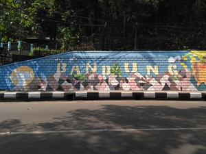 Selesai Dilukis, Tembok Babakan Siliwangi Bandung Kini Memiliki Cerita Baru