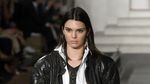 Kendall Jenner Sumringah di New York Fashion Week