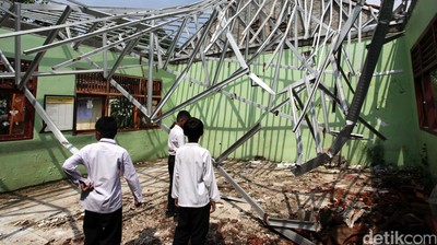 SDN Kalibaru 6 Depok yang Ambruk Belum Diperbaiki