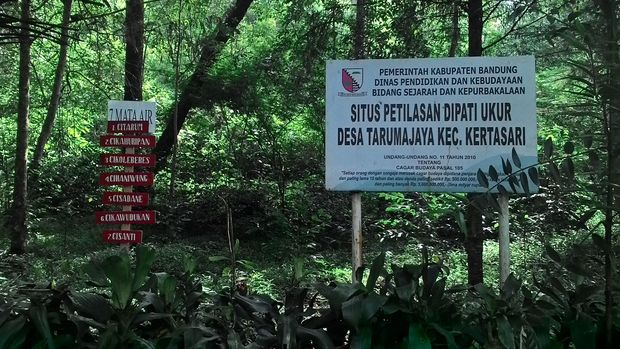  Plang situs sejarah dan 7 mata air Situ Cisanti (Fitraya/detikTravel)