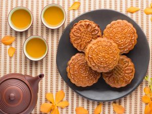 Wah, Kue Bulan 15 Tahun Lalu Ini Masih dalam Kondisi Bagus!