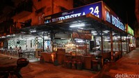 Hampir semua toko dan tempat makan di daerah Bukit Bintang, Malaysia buka selama 24 jam.
