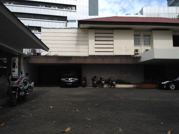 Rumah Dinas Irman Gusman di Jalan Denpasar Sepi, 3 Mobil Keluar Beriringan