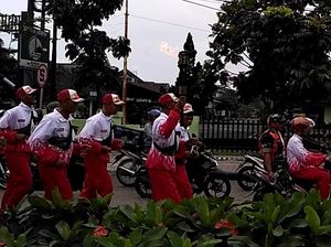 Kirab Api PON Bertolak ke Stadion GBLA untuk Upacara Pembukaan PON