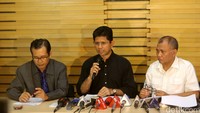 Wakil Ketua KPK Laode M Syarif (tengah) mengatakan, Irman telah dipastikan menerima uang suap yang berkaitan dengan impor gula itu.