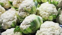 Sayuran berbentuk bunga ini kaya akan phytonutrien, vitamin C dan folat yang bisa memerangi sel kangker. Bisa dikukus, diblansir untuk campuran salad atau dibuat sup.Foto: Getty Images