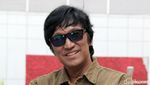 Ikang Fawzi Konsisten dengan Tampilan Rocker-nya