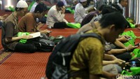 Sebanyak 10.000 alquran produksi Asia Pulp and Paper (APP) yang diwakafkan ini bahan bakunya 100% dari hutan tanaman industri (HTI).