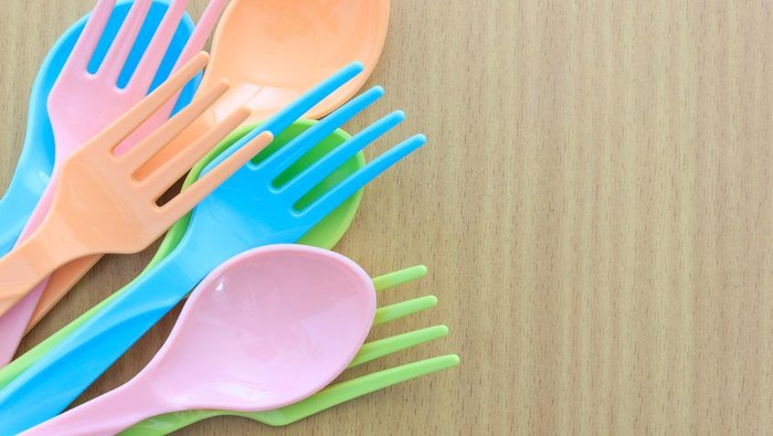 Waspada Bahaya Gangguan Hormon dari  Peralatan Makan Plastik 