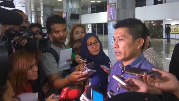 Anggota DPD Asri Anas