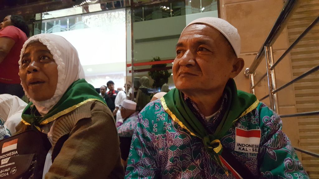 Foto: Pasangan Herawati dan Jarni bercerita soal pengalaman mereka di Tanah Suci (Rachmadin Ismail/detikcom)